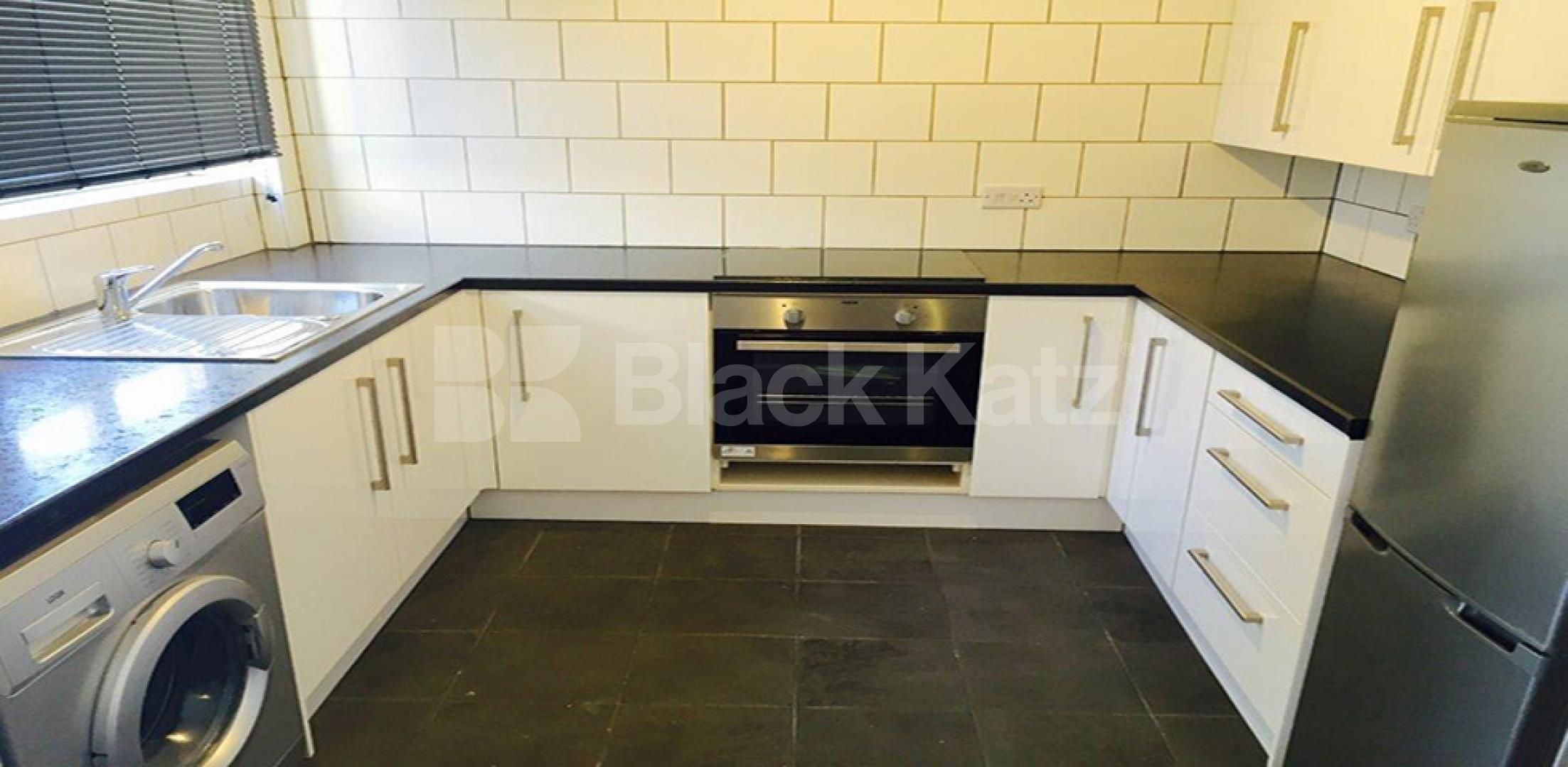 			NEW INSTRUCTION , 3 Bedroom, 1 bath, 1 reception House			 Dunston Road, Clapham Junction